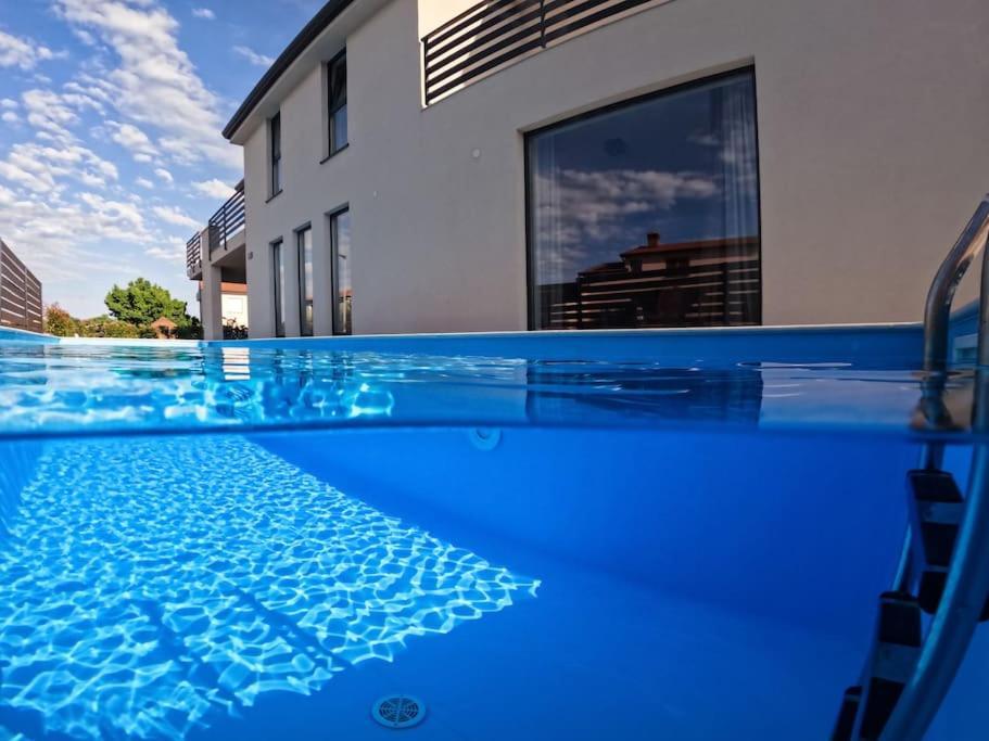 Marcante - Designer, Romantic Pool View Suite Пореч Екстериор снимка